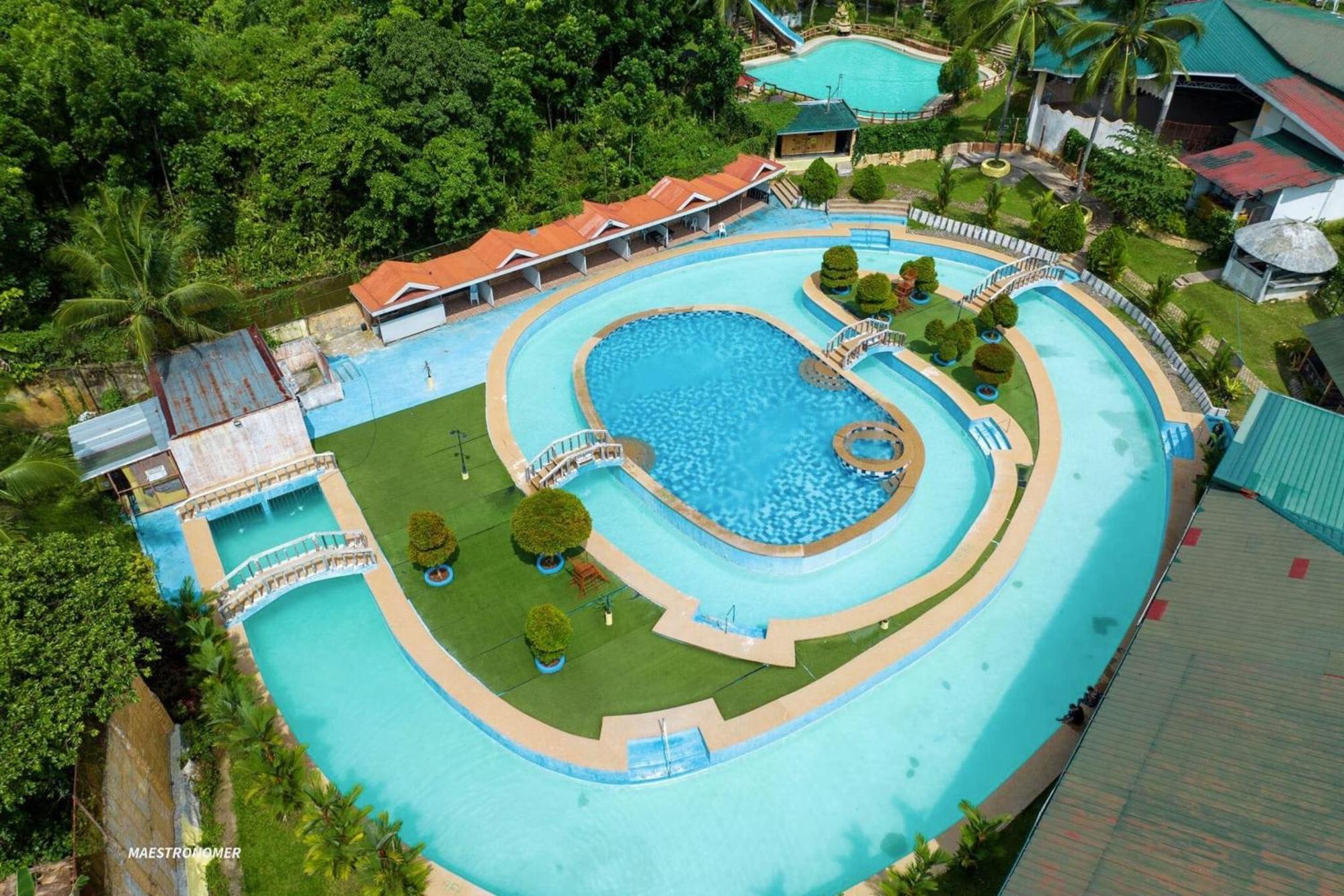 Hidden Valley Mountain And Wavepool Resort Pinamungahan Exterior photo
