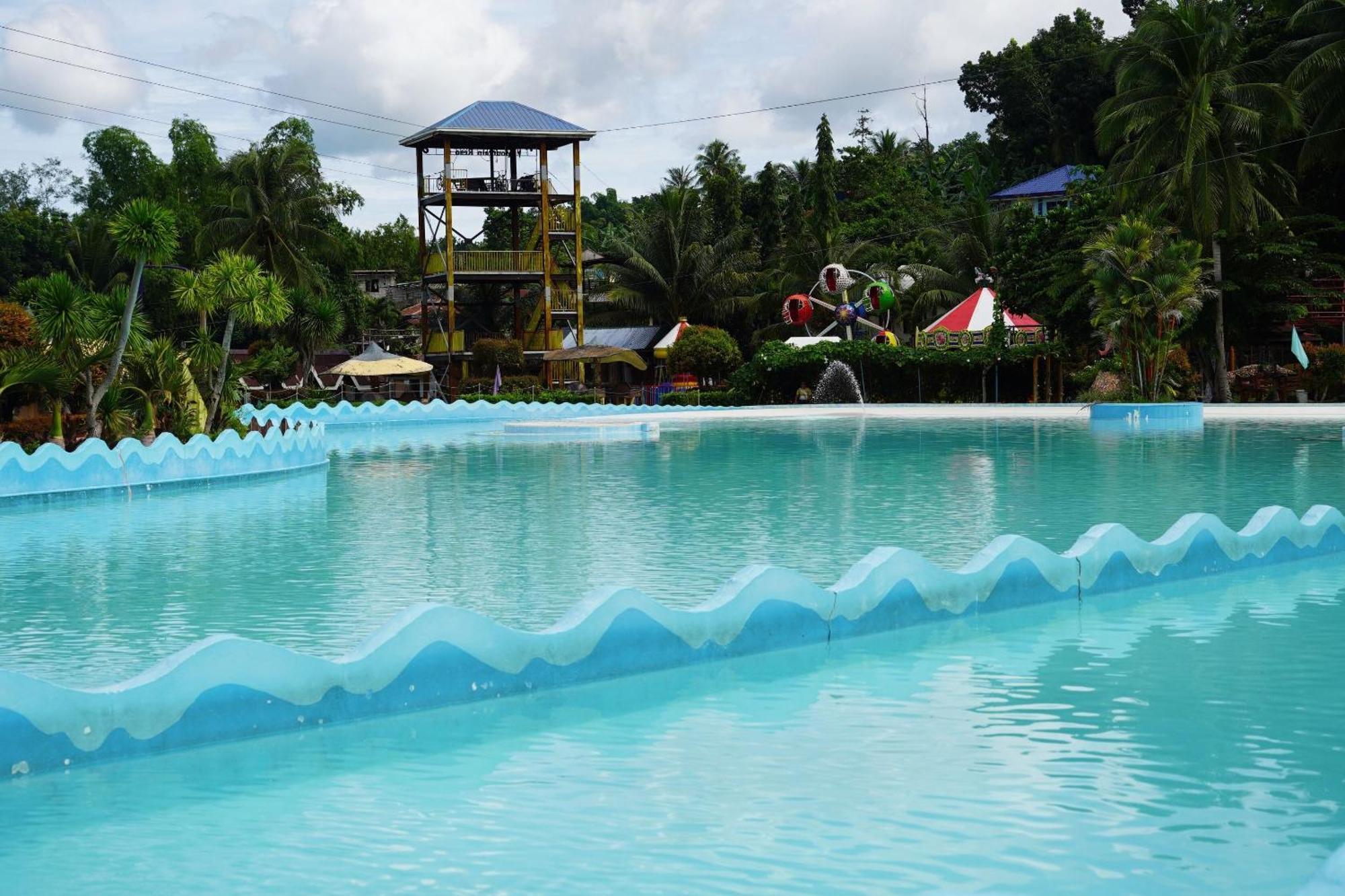 Hidden Valley Mountain And Wavepool Resort Pinamungahan Exterior photo