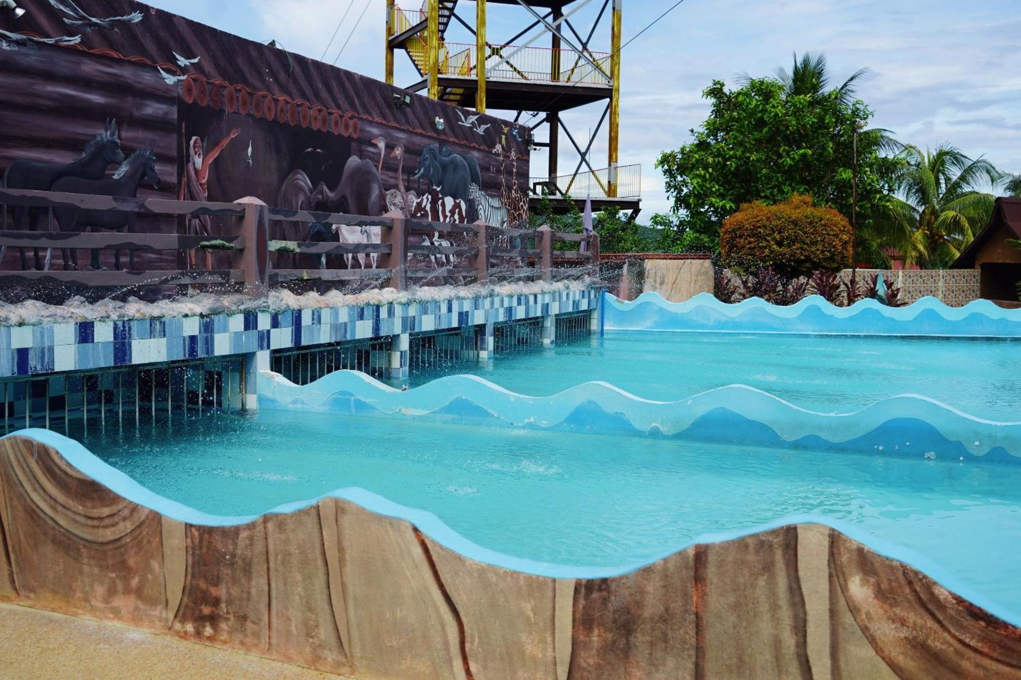 Hidden Valley Mountain And Wavepool Resort Pinamungahan Exterior photo